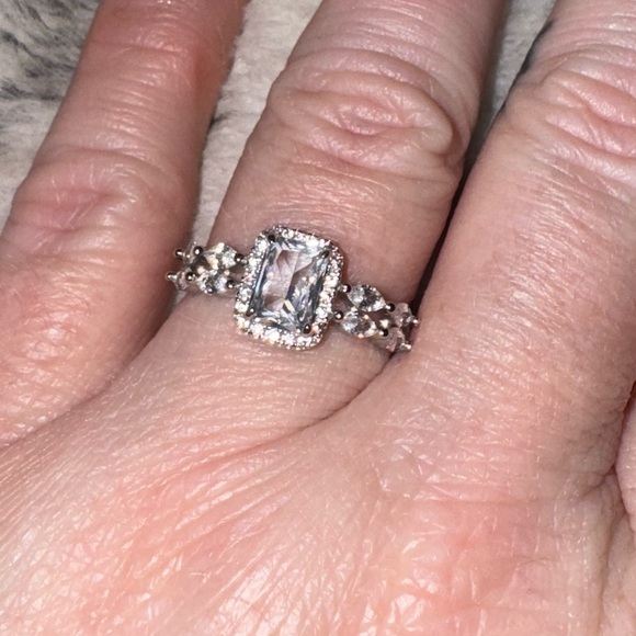 Emerald & Marquise CZ Stone Halo Double Band Ring
Size 7 white gold - Picture 7 of 9